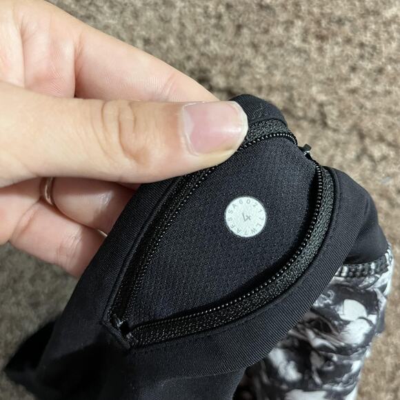 Lululemon Running Shorts Womens 4 Black White Floral Lined Zip Pocket Split Hem - Picture 5 of 8